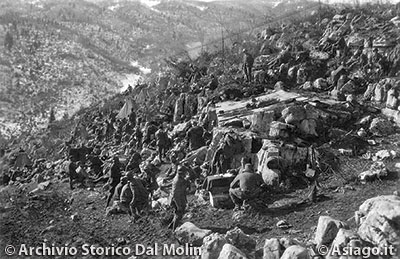 Reparti della Brigata Sassari a Col del Rosso