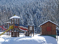 Parco giochi innevato da barba