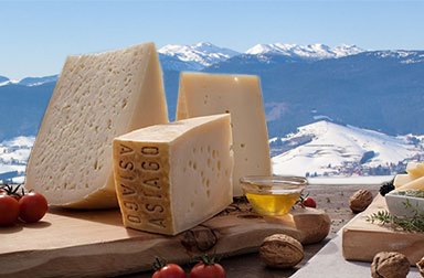 Typische Produkte der Hochebene di Asiago