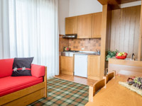 Wohnzimmer und Kochnische asiago