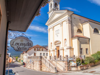 Die Locanda Stella vor der Kirche von Camporovere