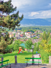 Rasen mit Spielen in der Nähe der Villa Tabor