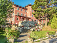 Villa Tabor im Sommer