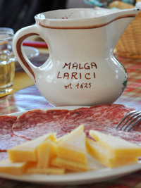 Salumi und Käse der Malga Larici di Sotto