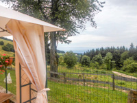 Il gazebo esterno con vista sul verde