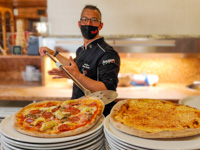 Gabriele backt seine leckeren Pizzen