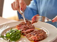 Saftiges gegrilltes Rindfleisch in Scheiben geschnitten im Pennar Restaurant