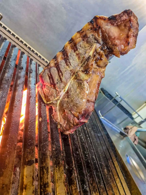 Gegrilltes Fleisch Baita Monte Corno