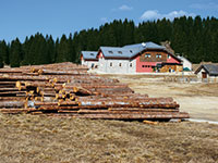 Rifugio campolongo da lontano