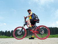 Turisti in mountain bike rifugio campolongo