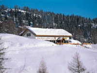 Malga Moline Schutzhütte im Schnee