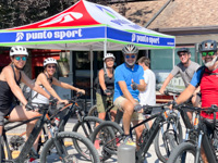 E-Bike-Tour vor Punto Sport di Gallio
