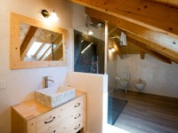 Large bathroom in one of the rooms of Villa Ciardi