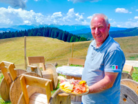 The cutting board of Malga Longara di Dietro served by Mr. Bepi