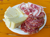 Plate with suppressed bacon and alpine cheese