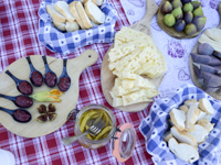 Cheese, figs and jams in Malga Serona