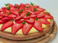 Cream tart with strawberries