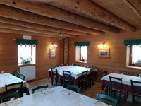 The warm atmosphere of the wooden dining rooms