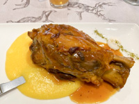 Baked shin with polenta