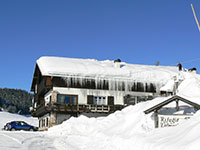 Il rifugio valmaron innevato