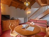 Esstisch in der Familiensuite