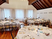 Der Raum im Obergeschoss ist bereit für ein besonderes Ereignis