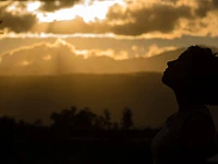 Yoga e apericena vegetariano al tramonto - Cesuna, giovedì 23 luglio 2026