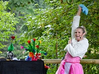 Magie ist auf der Bühne im Zwergendorf