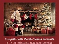 Der Weihnachtsmann wartet auf Kinder auf der kleinen verzauberten Lichtung in Gallio - vom 8. bis 10. Dezember 2023