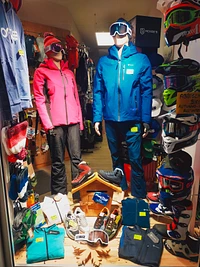 Vetrina del negozio articoli sportivi Free Time ad Asiago