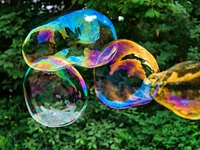 "PASTROCCIO DI BOLLE" spettacolo di bolle di sapone giganti - Treschè Conca, giovedì 14 agosto 2025