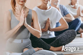 Lezione di yoga sull'Altopiano di Asiago