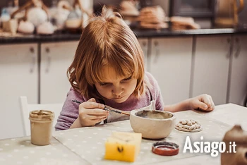 Laboratorio per bambini con l'argilla sull'Altopiano di Asiago