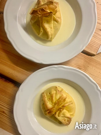 Fagottino di asparagi bianchi