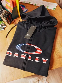 Felpa Oakley uno dei marchi in vendita da Free Time