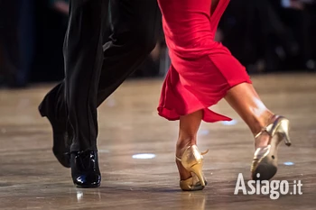 Serata di ballo liscio sull'Altopiano di Asiago