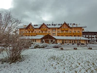 Das Hotel Gaarten nach einem Schneestaub