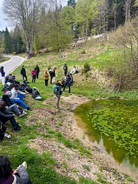 Schulgruppe auf Ausflug auf die Hochebene mit Biosphaera