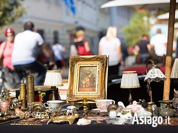 Mercatino dell'Antiquariato e del collezionismo a Gallio estate 2025