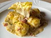 Hausgemachte gefüllte Teigtaschen