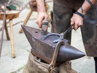 "La bottega del maniscalco" mule shoeing in Canove di Roana - 7 July 2023