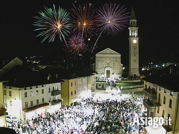 Fuochi d'artificio a Gallio per la serata conclusiva della Festa del Villeggiante 2024