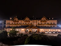 Das Hotel Gaarten am Abend beleuchtet