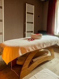 Massage-bereites Bett