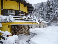 Der Schnee färbt die Baita al Fungo weiß