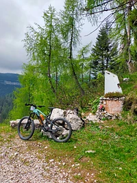 Pedalando tra natura e memoria storica sull'Altopiano