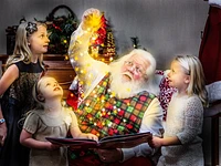 Lettura animata per bambini con babbo natale