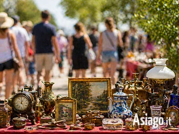 Mercatino antiquariato a Gallio agosto 2026