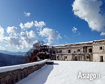 Forte Corbin con neve durante l'inverno