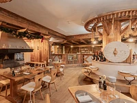 Restaurant mit Kamin